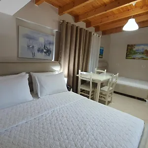 Alvin & 2* Sarandë